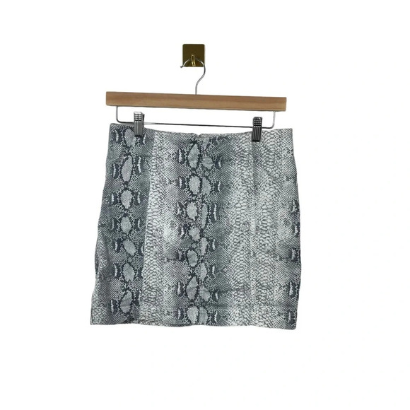 Free People Modern Femme Novelty Mini Snakeskin Skirt in Grey Combo Size 10 - Picture 8 of 16